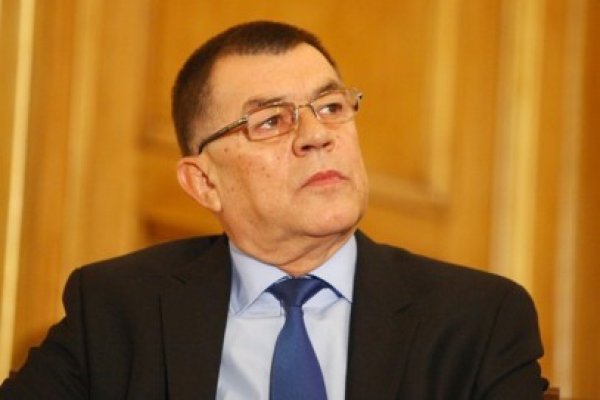 Stroe şi-a anunţat disponibilitatea de a renunţa la funcţia de conducere din PNL